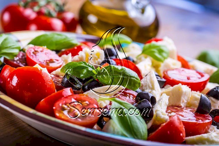 طريقة عمل سلطة الطماطم بالزيتون الإيطالية