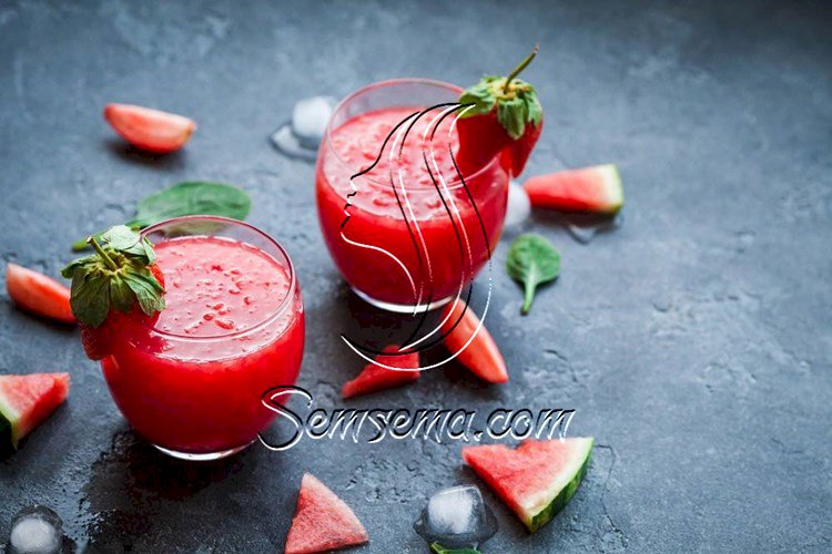 طريقة عمل عصير البطيخ والفراولة باللبن