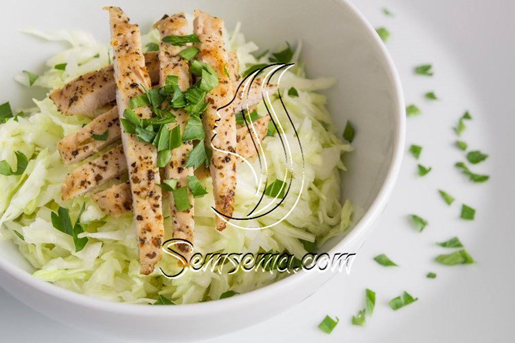 طريقة عمل سلطة كرنب بالدجاج