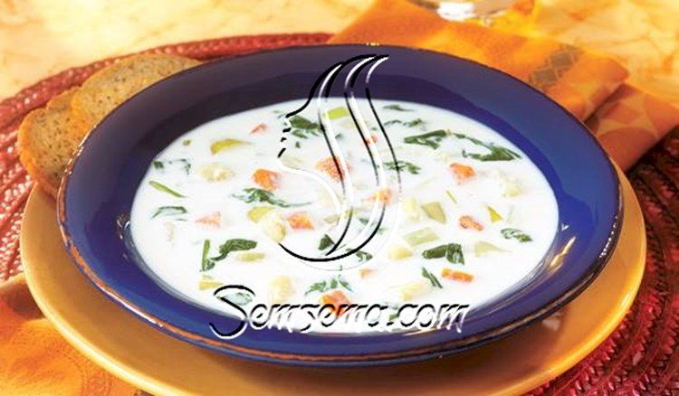 طريقة عمل شوربة البطاطس والكراث بالثوم