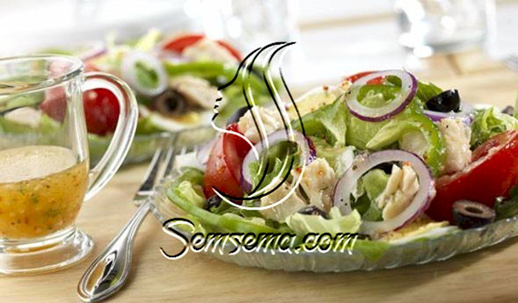 طريقة عمل سلطة الدجاج بالخس والزيتون