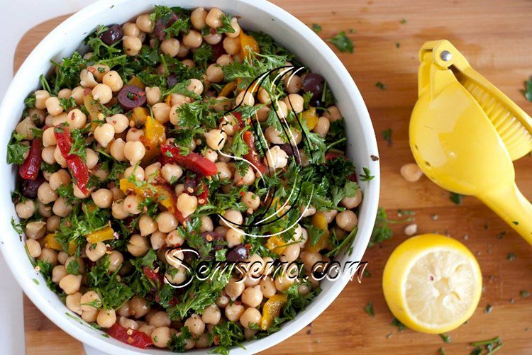 طريقة عمل سلطة الحمص بالزيتون