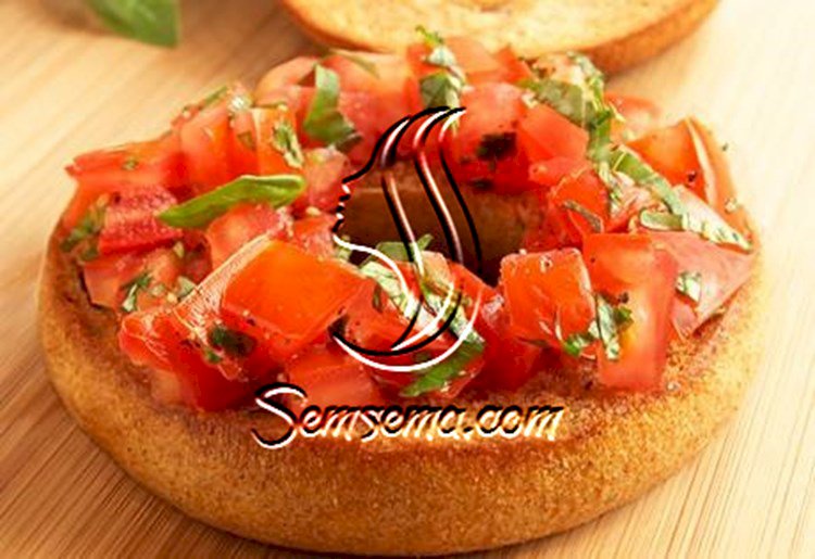 طريقة عمل خبز البيجل بالطماطم والثوم