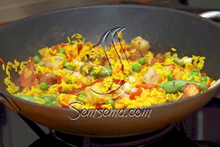 طريقة عمل الأرز بالدجاج الأسبانى