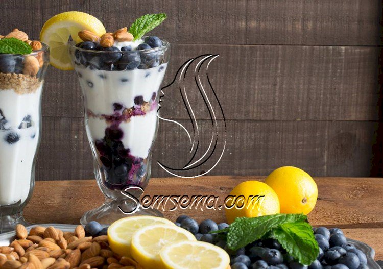 طريقة عمل بارفيه الزبادي بالتوت