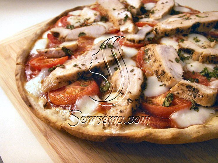 طريقة عمل البيتزا الإيطالية بالفراخ