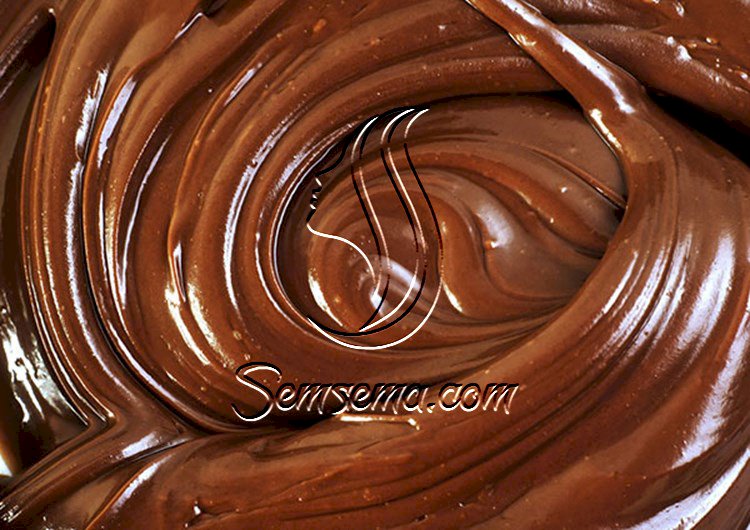 صوص الشوكولاتة لتزيين الكيك والحلويات