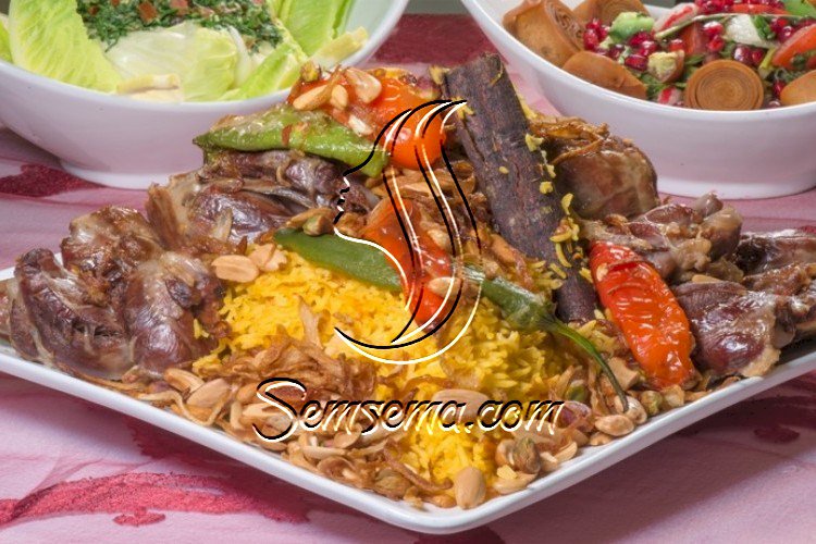 كبسة الأرز بالزعفران مع موزات الغنم الغنية والشهية