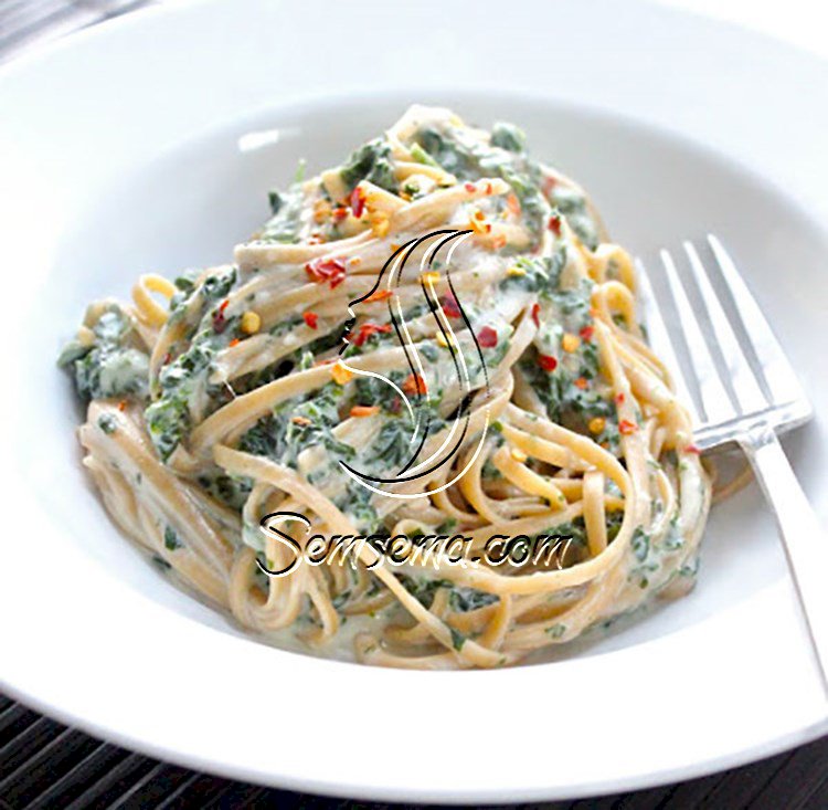 فوتتشيني بالسبانخ.. مبتكرة وشهية