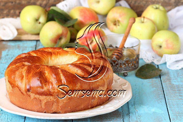 كيك التفاح بالجوز.. ضيافة مميزة ولذيذة