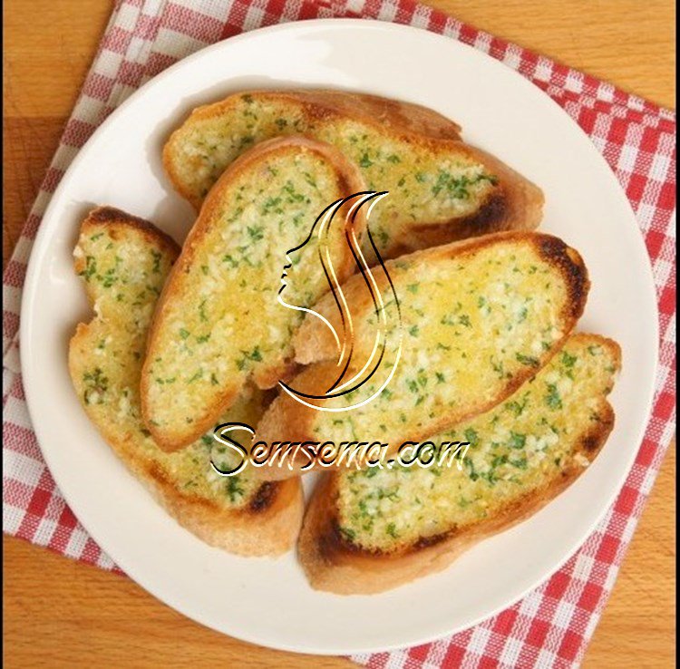 خبز بالثوم وجبنة البارميزان