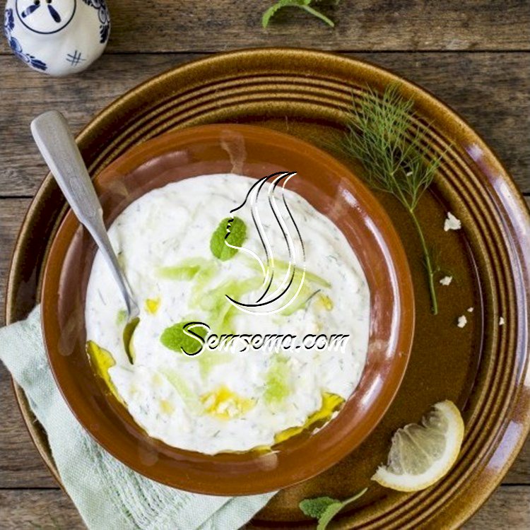 صلصة اللبن الزبادي بالثوم والليمون