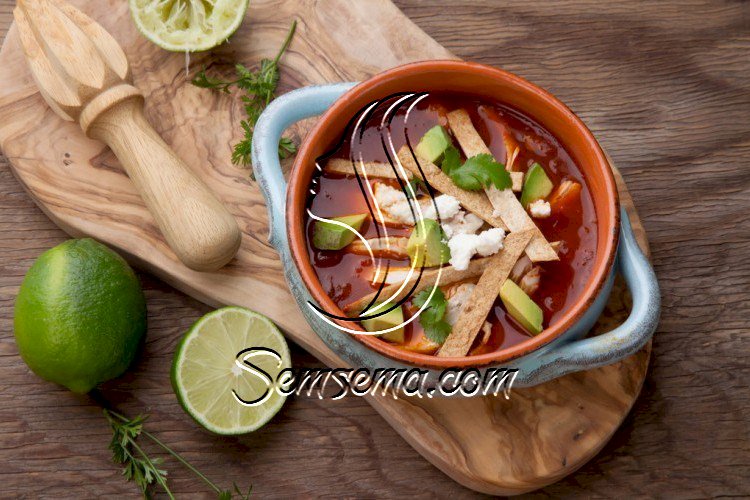 شوربة الأفوكادو والدجاج