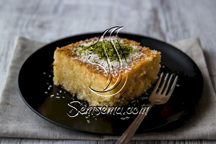 بسبوسة بالطحينية وجوز الهند