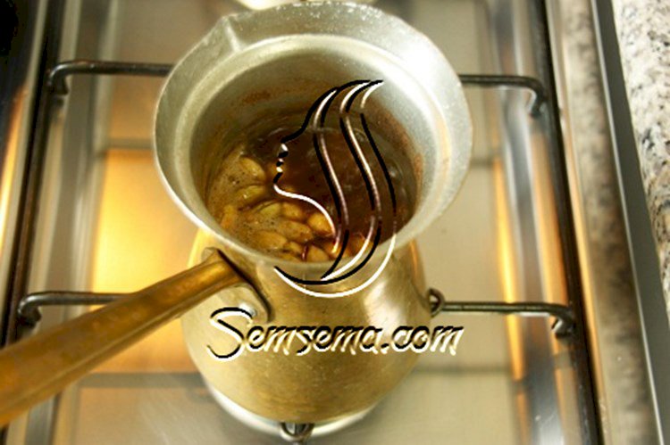 طريقة عمل القهوة العربية بماء الورد