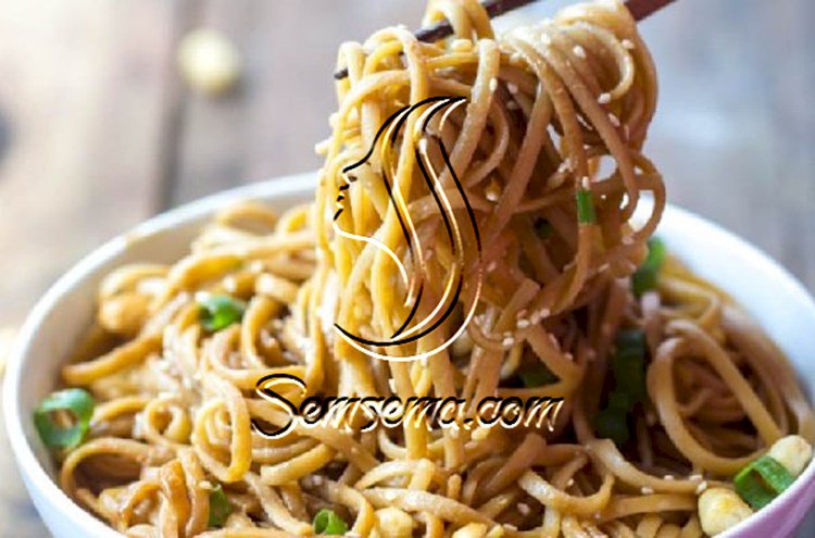 طريقة عمل النودلز الصيني بالفول السوداني