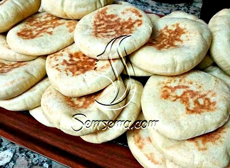طريقة عمل الخبز المغربي بالسميد