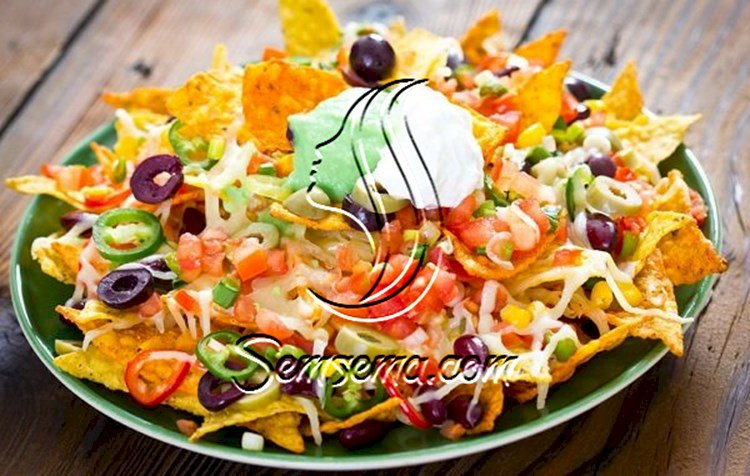 طريقة عمل سلطة الناتشوز بالدجاج