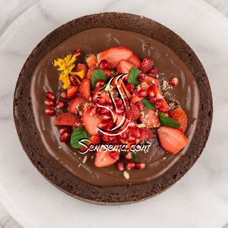 كعكة الشوكولاتة والفواكه