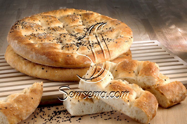 الخبز التركي بالسمسم والحبة السوداء