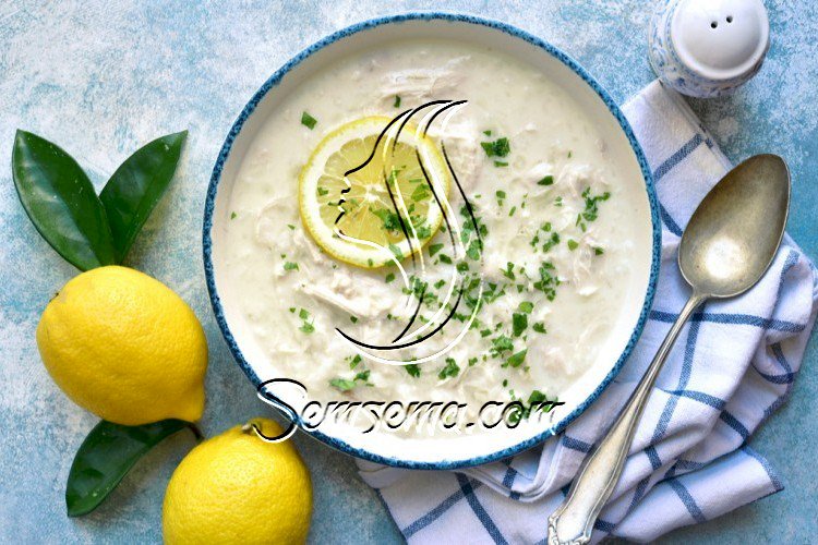 شوربة الدجاج بلسان العصفور والكريمة